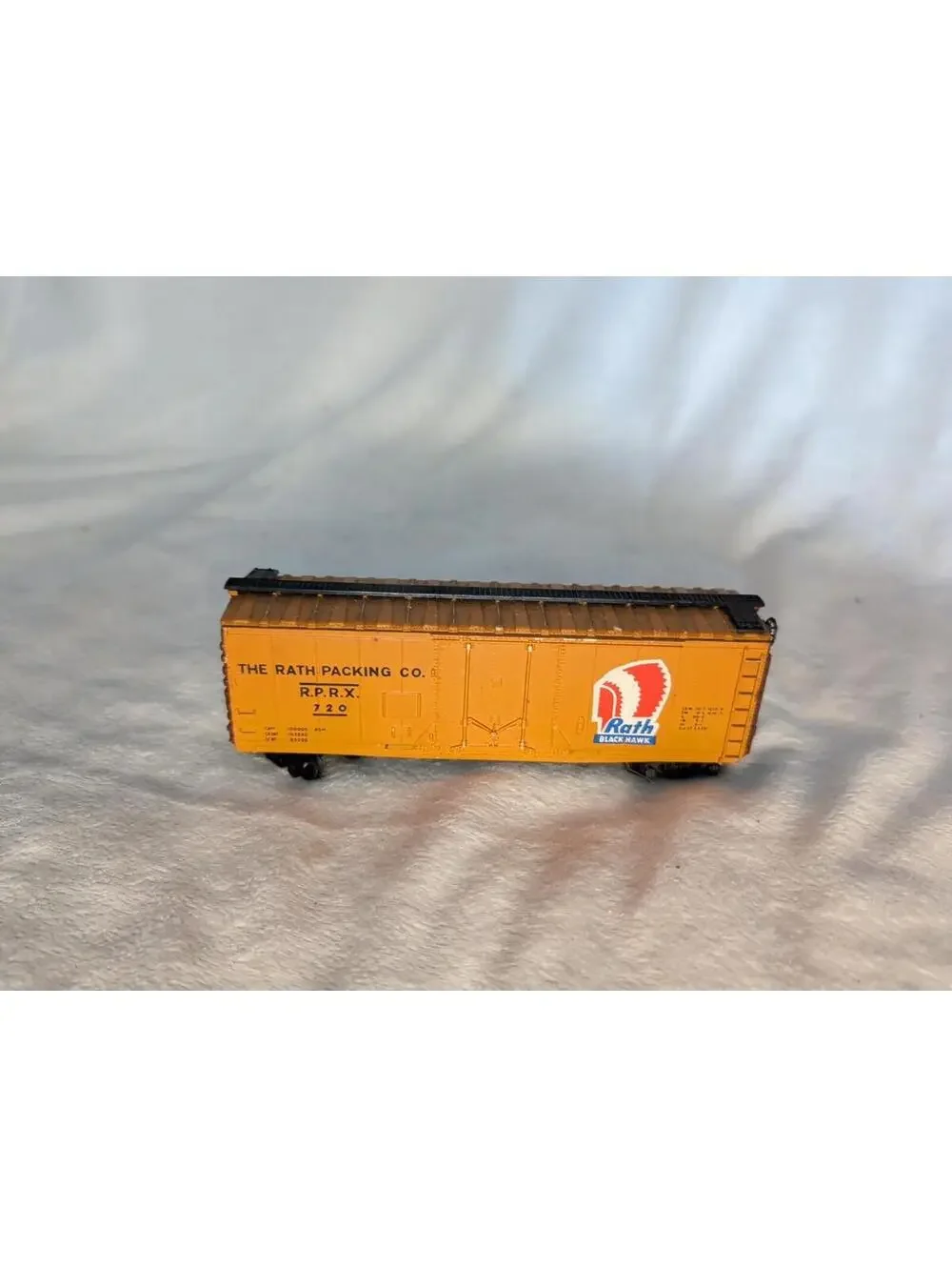 AHM, HO Rath Packing Co. Box Car gold, RPRX #720
